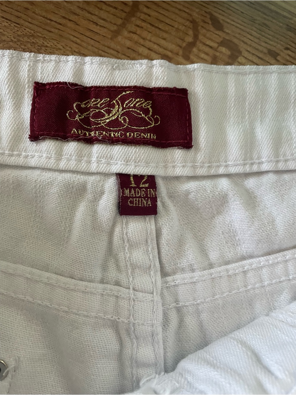 Women's White Cropped Stretch Jeans - Classic Comfort - Picture 4 of 5